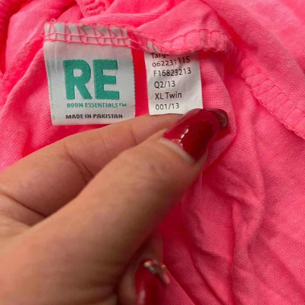 NWT Room Essentials Knited 3 Piece XL Twim Bed Sheet Set Hot pink